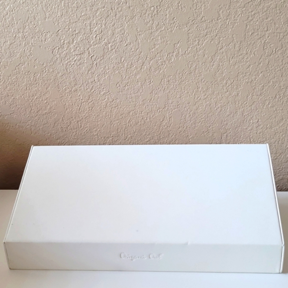 Origami Owl White Magnetic Locket Display Holder